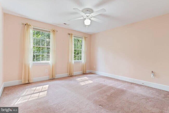 Building Photo - 45105 Mill Creek Way