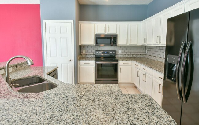Building Photo - MOVE-IN READY 5 Bed 3.5 Bath Home in Daven...