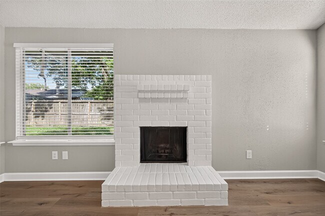 Building Photo - 14306 River Glen Dr