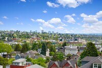 Building Photo - Charming 5 bedroom house with yard!! Close...