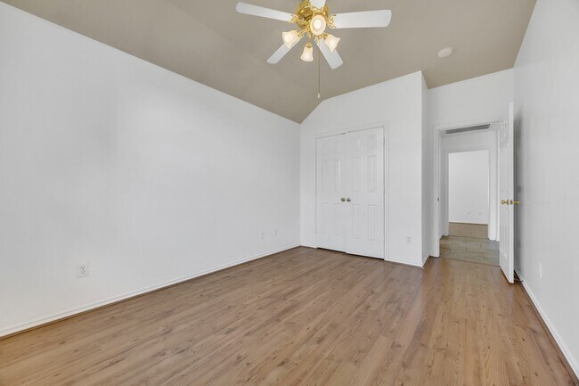 Building Photo - 12210 Woody Hollow Dr