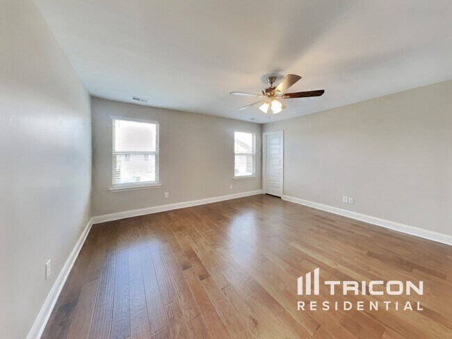 Building Photo - 271 Cloverbrook Way