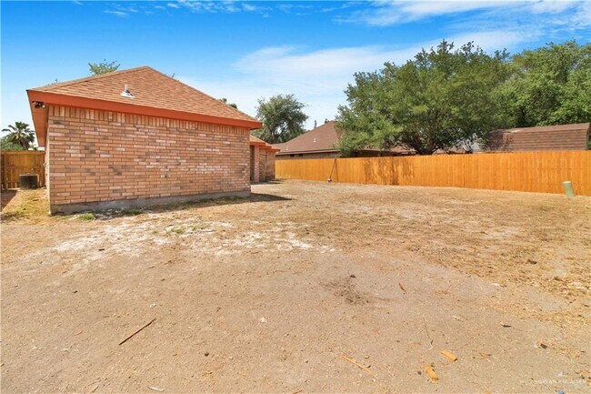 Building Photo - 28 N Champagne