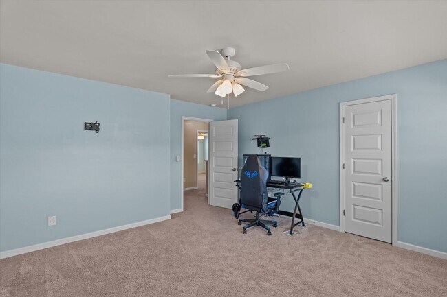 Building Photo - Great 5 Bedroom Home in Evans
