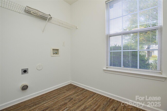 Building Photo - 6754 Sequoia Hills Dr