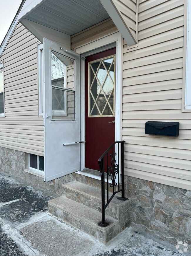 Building Photo - 210 Kansas Ave