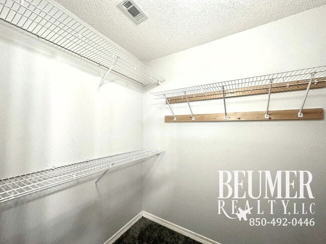 Building Photo - Solar Panel 3bd/2bath Home located Northeast Pensacola