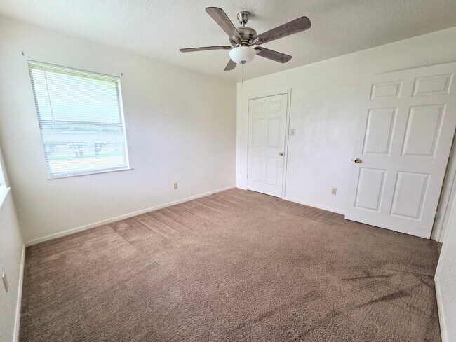 Building Photo - Charming 3-Bed, 2-Bath Country Home in Kem...