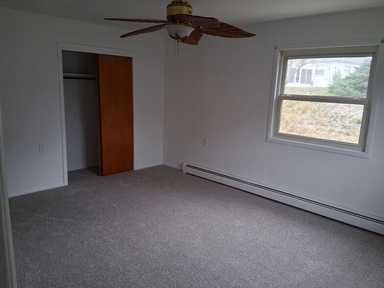 Building Photo - 9 Harrington Dr S