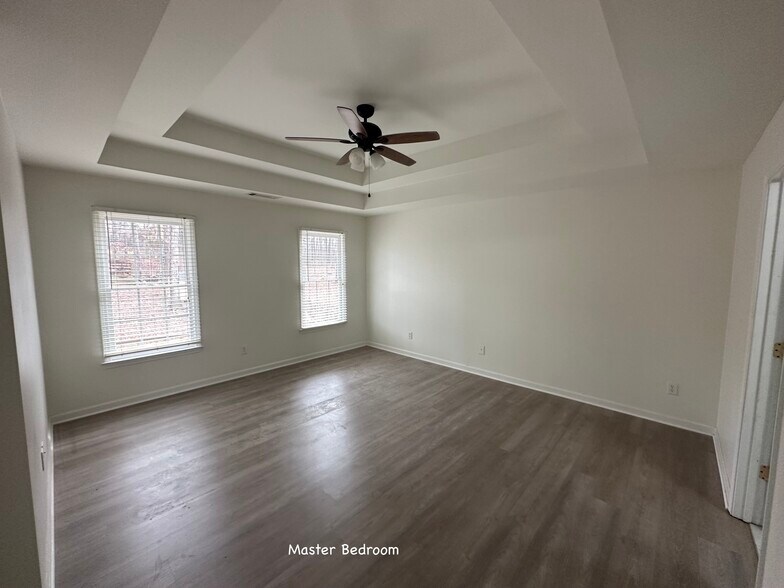 Master Bedroom ~15' 8" x 14" 3" - 7675 Paces Ln