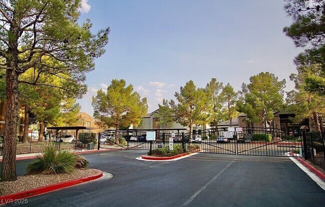 Building Photo - 555 E Silverado Ranch Blvd