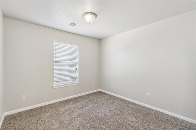 Building Photo - 824 Hunter Pl