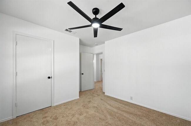 Building Photo - 6218 Everglade Rd