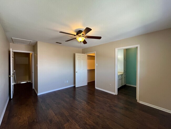 Building Photo - Townhome in the Heart of the Southside!