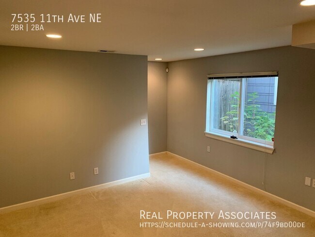 Building Photo - Maple Leaf Townhouse Available