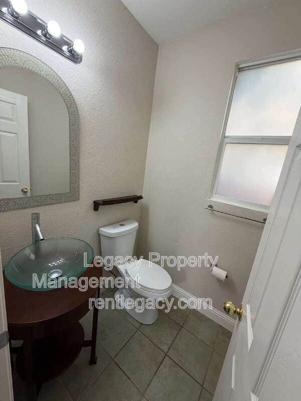 Building Photo - 4010 Hiller Ln