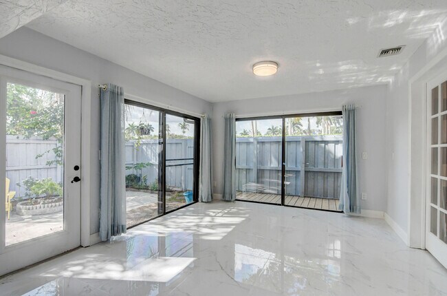 Building Photo - 11834 Donlin Dr