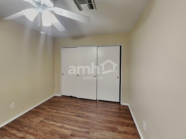 Building Photo - 379 Bradford Dr