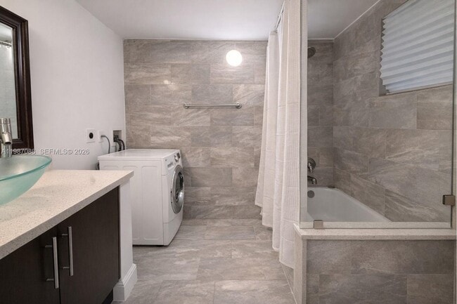 Building Photo - 1660 NE 135th St