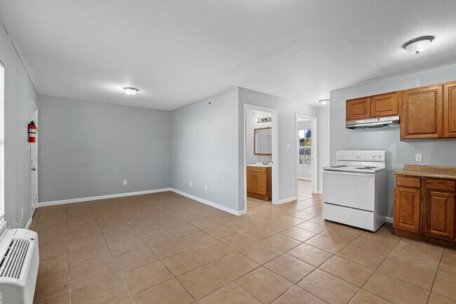 Building Photo - 1820 E Texas St