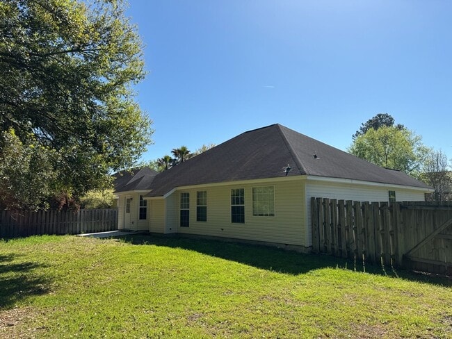 Building Photo - 567 Laurel Hill Cir