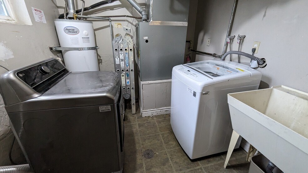 Building Photo - 163 Gifford Ave