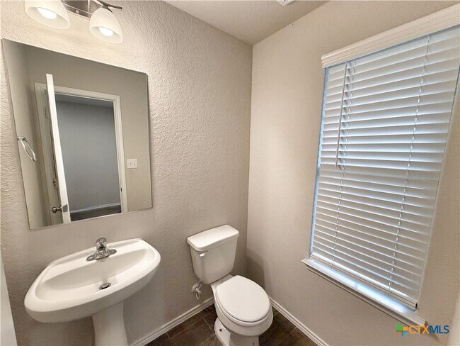 Building Photo - 2432 Ayers Dr