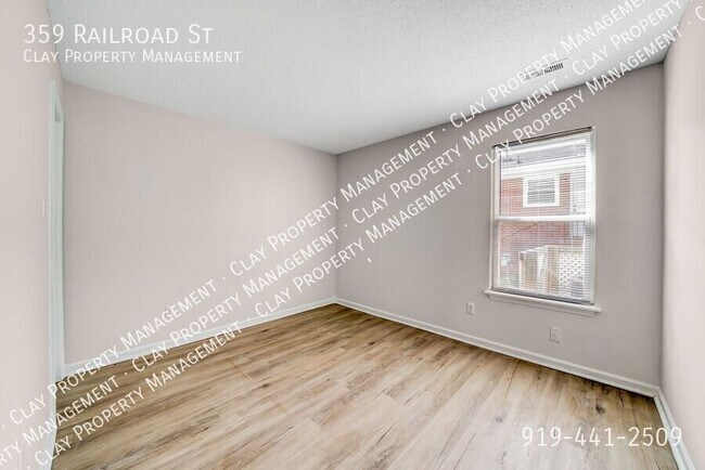 Building Photo - 359 Railroad St