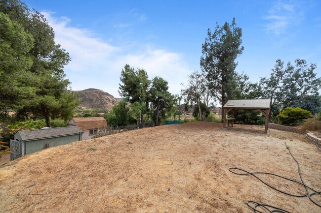 Building Photo - Escondido -Beautiful San Pasqual area ,Spa...