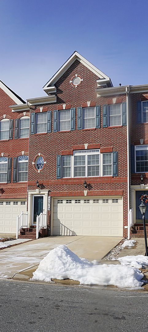 Building Photo - Exquisite Townhouse in Orchard Run Germantown