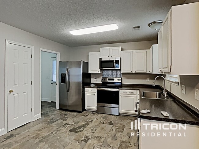 Building Photo - 209 Oakpointe Dr