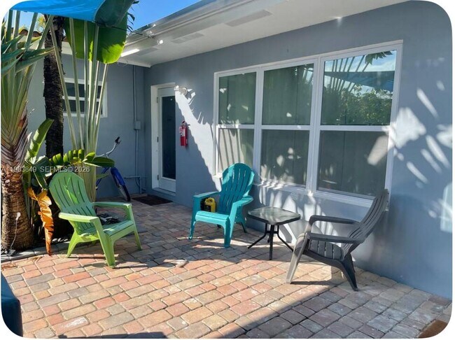 Building Photo - 1432 NE 5th Ave