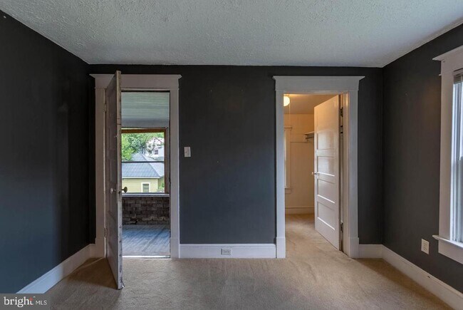 Building Photo - 405 Porter Ave