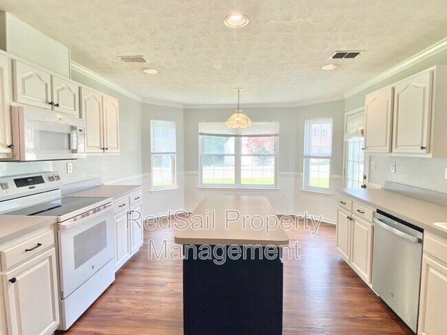 Building Photo - 200 Halles Run