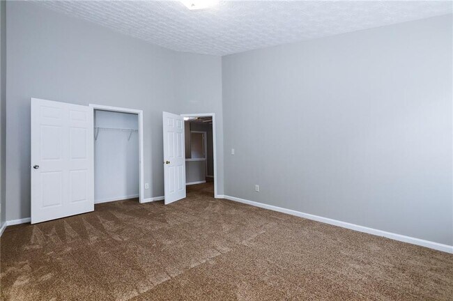 Building Photo - 632 Shadow Lake Dr