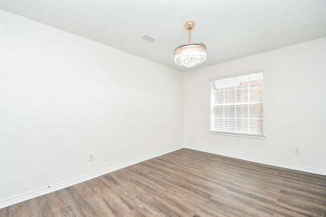 Building Photo - 10206 Hahns Peak Dr