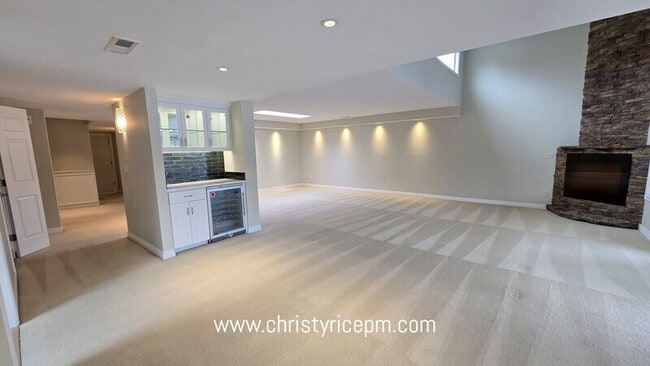 Building Photo - 395 101st Ave SE