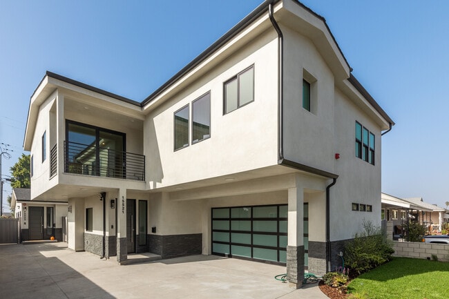 Primary Photo - 15521 Patronella Ave