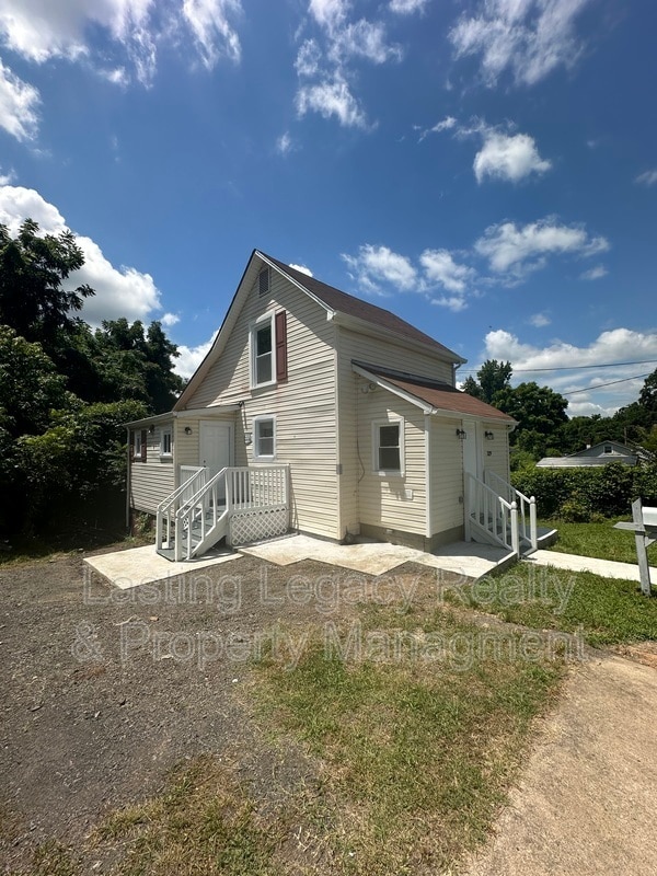 Building Photo - 329 Jackson St