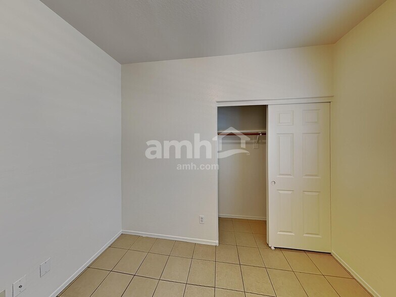 Building Photo - 8821 W Hilton Ave