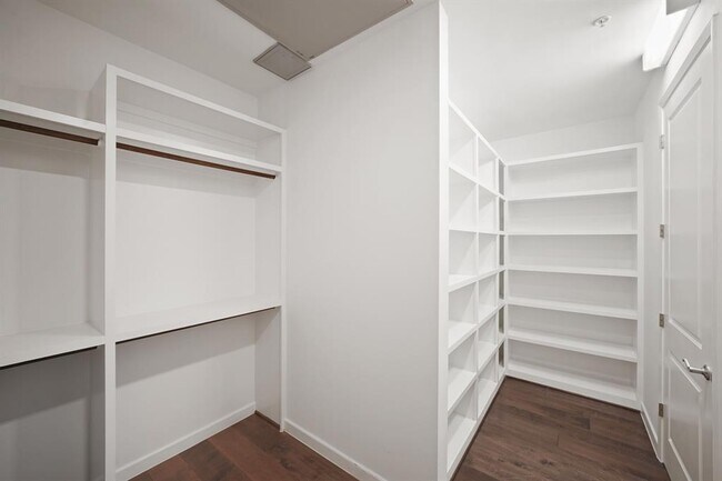 Building Photo - 4820 Caroline St