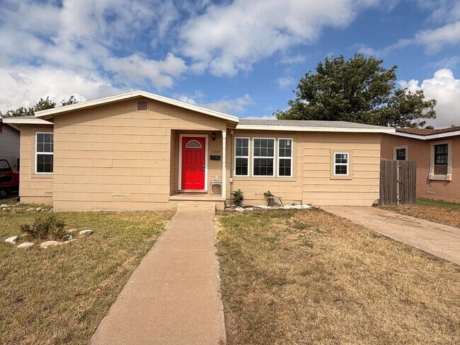 Building Photo - 5207 McKnight Dr