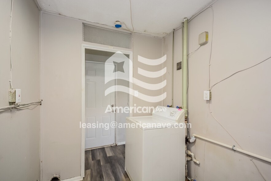 Building Photo - 6483 Simpson Ave