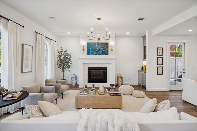 Building Photo - 2031 Sheridan St