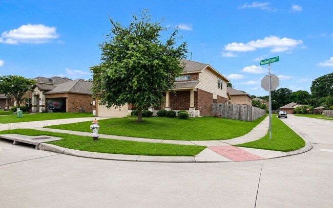 Building Photo - 166 Meadow Grove Dr