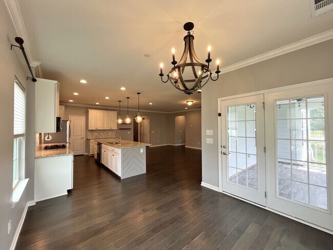 Building Photo - SPACIOUS FRANKLIN HOME WITH UPGRADES