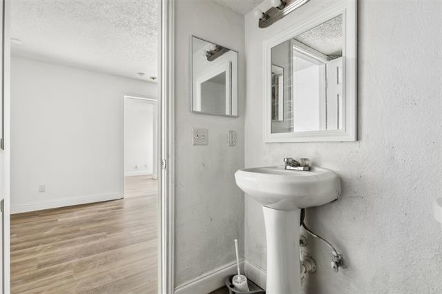 Building Photo - 2300 Bamboo Dr