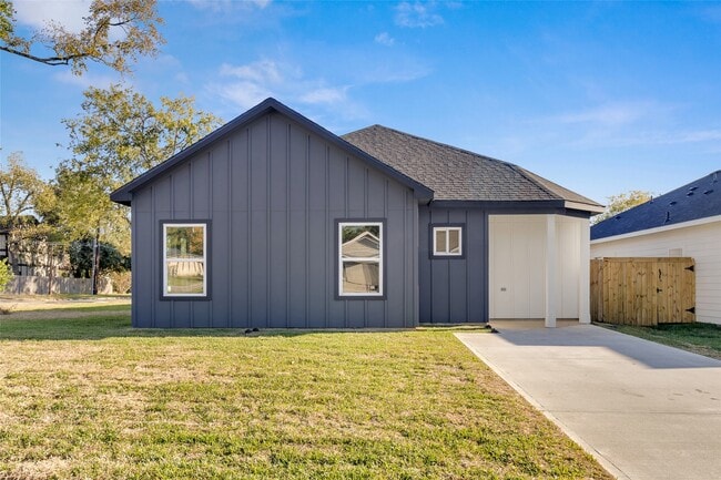 Building Photo - 401 E Martin Luther King Blvd