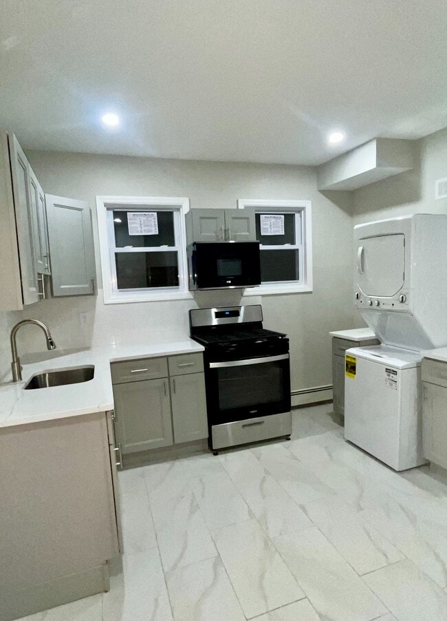 Building Photo - 364 River Dr