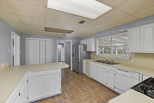Building Photo - 380 Barringer Dr